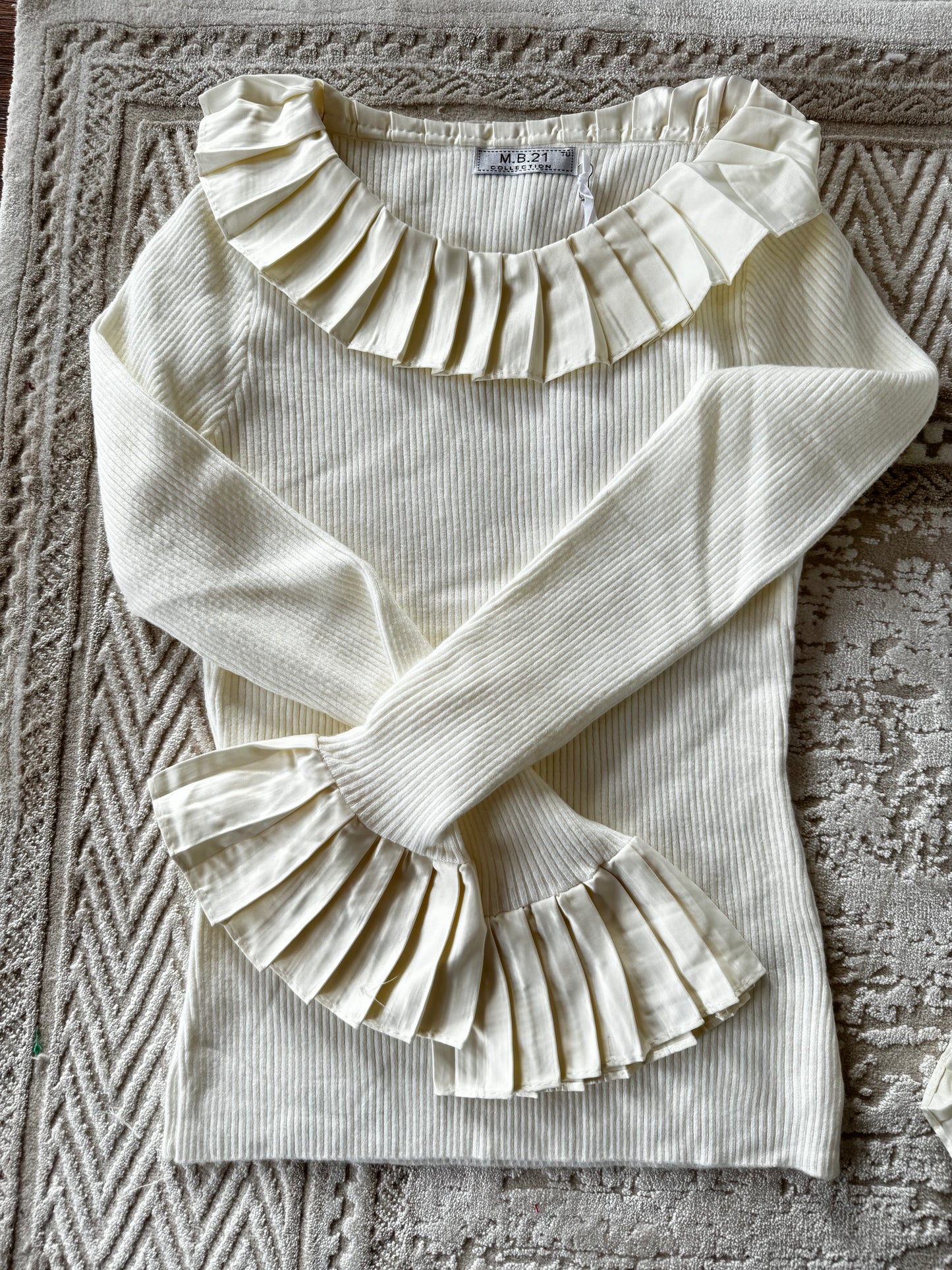 Блуза с яка