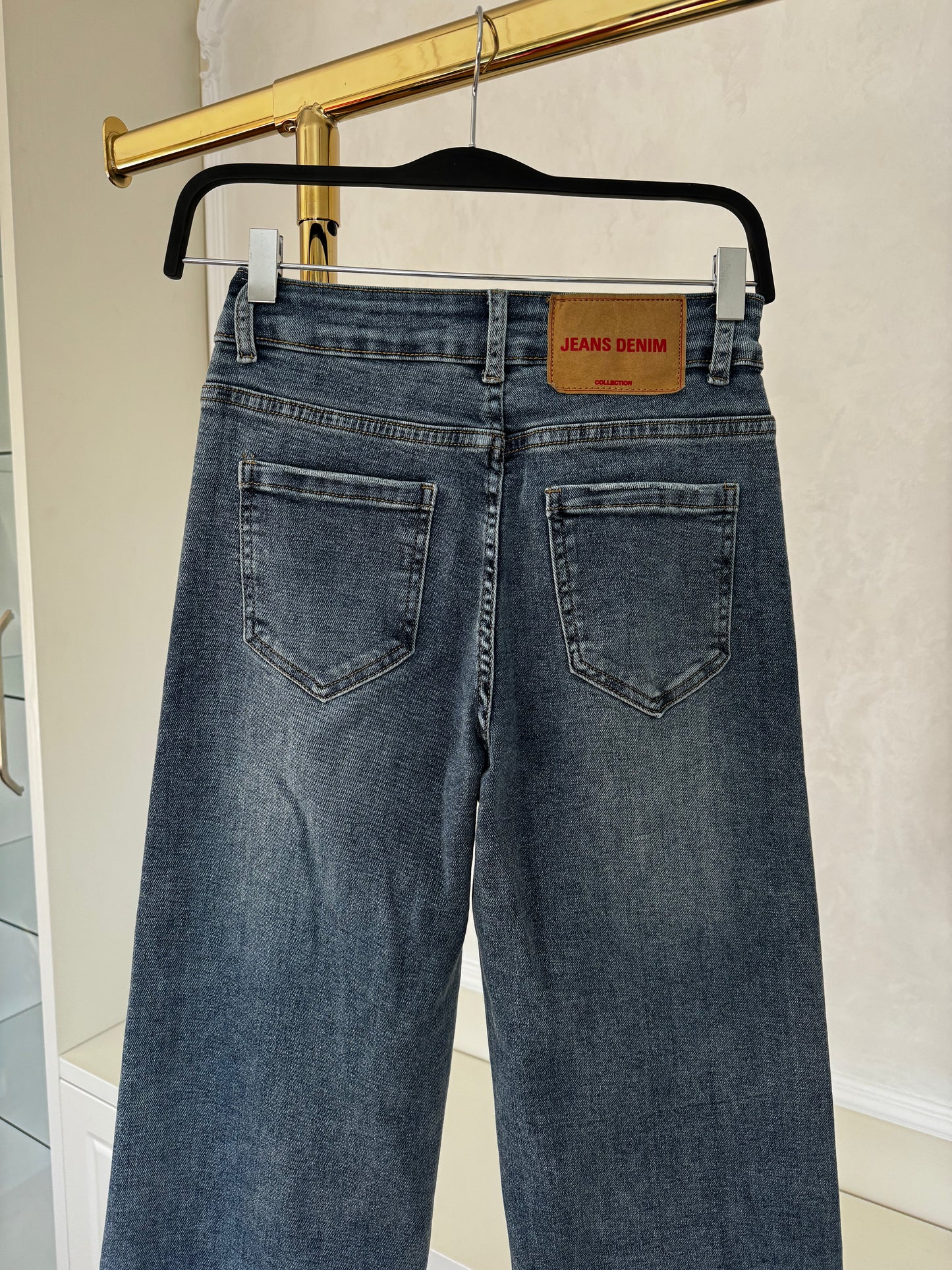 Разкроени дънки